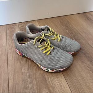 Nobull Women’s Gray Sneakers Floral Yellow Size 8 Gum Bottom CrossFit Trainer